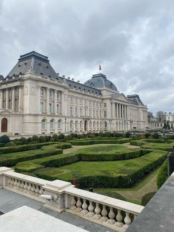 Attractionns in popular cities: Royal Palace of Brussels