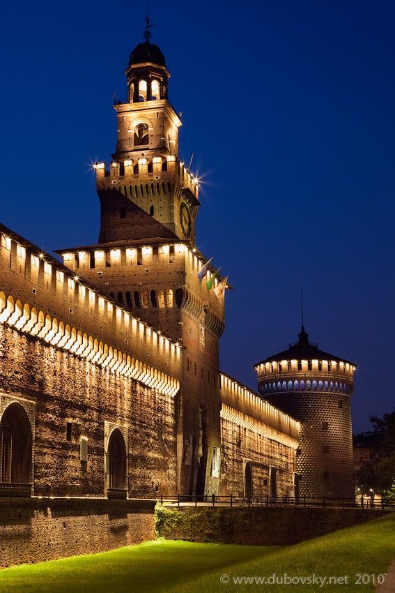 Travel itineraries: Sforza Castle